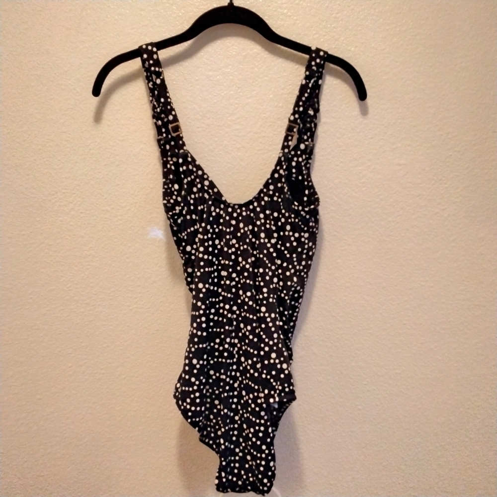 JANTZEN CLASSIC FIT ONE PIECE SUIT   SIZE 10